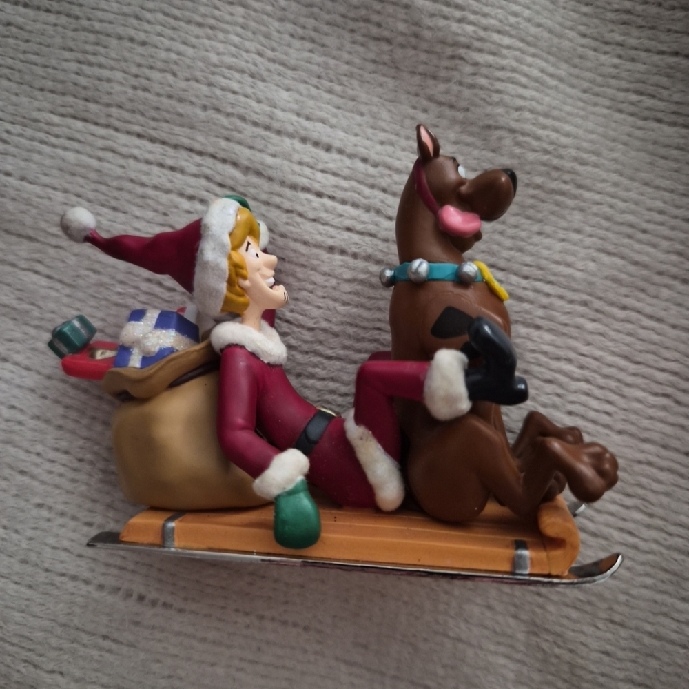 Holiday Adventure 2003 Hallmark Ornament Scooby-Doo Shaggy Santa Claus